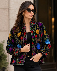 Veste matelassée en velours brodée de fleurs pour femme, manches longues, mode hiver, design ethnique fait main, écologique, séchage rapide - Product Image 1