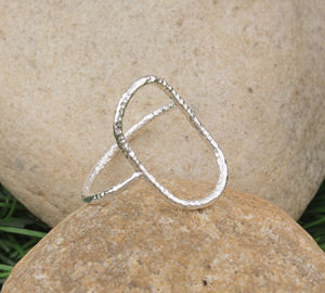 Anillo de boda clásico para mujer de plata de ley 925 maciza con engaste de bisel, pulido brillante, minimalista y apilable, para fiesta, venta al por mayor - Product Image 4