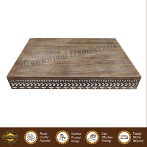 Plateau en bois de manguier massif sculpté à la main |   Plateau de service rectangulaire en bois au design élégant avec poignées pour la maison et la restauration - Product Image 5