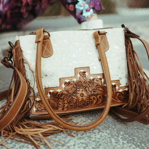 Bolso Tote de Cuero Vacuno con Pelo, Estilo Western, con Panel Floral Grabado a Mano y Flecos |   Bolso de Hombro Hecho a Mano para Mujer - Product Image 1