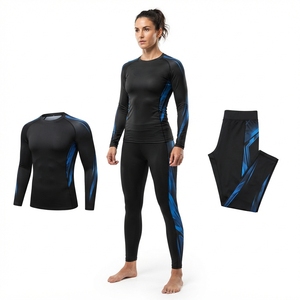 Conjunto de entrenamiento de boxeo para mujer: Top ajustado de manga corta y shorts degradados en negro y rosa - Product Image 3