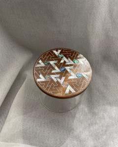 กล่องขนม NoorCrescent Elite หรูหรา ทำด้วยมือจากไม้และอะคริลิก สำหรับใส่ขนมในช่วงรอมฎอน อีด และโต๊ะอิฟตาร์สุดหรู - Product Image 3