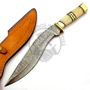 Couteau de chasse artisanal pour l'extérieur, manche en os de chameau exotique et laiton, lame en acier Damas ultra-affûtée, couteau de survie avec étui - Product Image 1