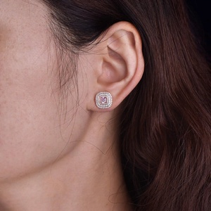 ต่างหูเพชรทรงคุชชั่นสีชมพูอ่อน 1.60 กะรัต - Product Image 4