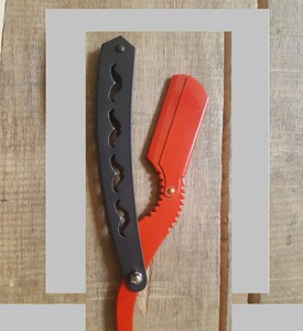 Nueva Navaja de Afeitar Recta para Barbería, Color Negro, con Estuche de Cuero y Logotipo Personalizado OEM - Product Image 5