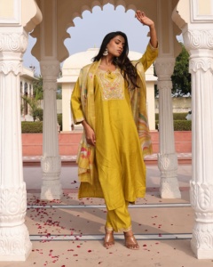 Elegante Conjunto de Kurti Amarillo para Mujer, Manga 3/4, Algodón y Seda, Completamente Cosido, para Ocasiones Formales y Festivas - Product Image 2
