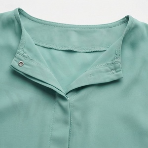 Abaya élégante et modeste pour femme, coupe droite, couleur unie, vêtements islamiques, manches longues, commandes en gros, personnalisation de la couleur en usine - Product Image 4