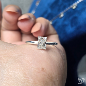 Anillo de Compromiso Solitario de Oro Sólido de 10K con Diamante Cultivado en Laboratorio de Corte Radiante de 1CT Certificado por IGI para Mujer - Lujo para Bodas y Aniversarios - Product Image 5