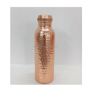 Botella de agua de cobre hecha a mano para el hogar, la oficina y viajes, que apoya la hidratación diaria sencilla y la rutina de bienestar. - Product Image 3