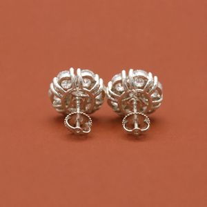 Boucles d'oreilles clous en moissanite florale en argent sterling 925, motif fleur en grappe - Product Image 4