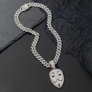 Nouveau Collier Pendentif Masque Entièrement Sertie de Diamants Style Européen et Américain, Plaqué Or, Tendance Hip Hop Urbaine - Product Image 4