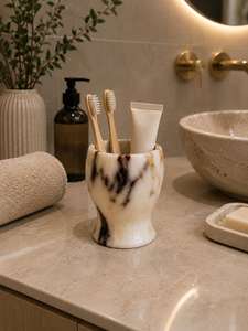 Plateau de rangement pour maquillage en marbre fait main de haute qualité pour rouges à lèvres, parfums, produits de soin et articles de beauté à prix avantageux - Product Image 3