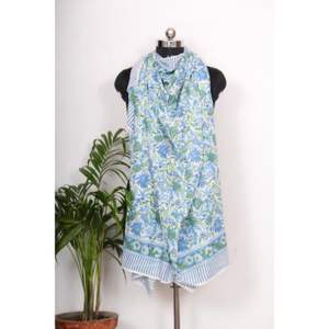 Écharpe bohème en coton faite à la main pour femme, imprimée au bloc, idéale comme cache-maillot de bain et pour les tenues d'été, la plage ou comme vêtement de nuit. - Product Image 6