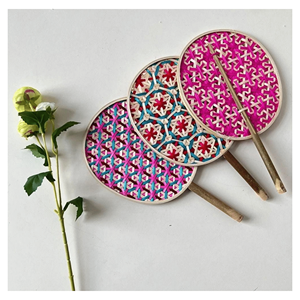 Abanico Redondo de Ratán Hecho a Mano con Patrón Rosa, Azul y Verde, Decoración de Interiores, Artesanía para Adultos - Product Image 2