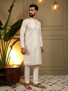 ชุดคุรตะปิจามาผ้าแจ็คการ์ดหนานุ่มสำหรับผู้ชาย แบรนด์วันทารา ผลิตจากผ้าเนื้อดีพรีเมียมและกางเกงชูดิดาร์ผ้าฝ้ายผสมสวมใส่สบาย เหมาะสำหรับงานเทศกาล - Product Image 5