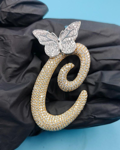 Pendentif Lettre Personnalisé avec Papillon en Moissanite, Plaqué Or 18K, Coupe Ronde Brillante, Charme de Luxe, Cadeau Unisexe - Product Image 6