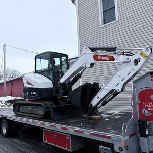 Miniexcavadora Bobcat E50, equipo utilitario compacto y confiable con motor potente para uso agrícola y en obras. - Product Image 3
