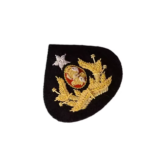 Insignias Bordadas a Mano con Hilo Metálico de Primera Calidad, Diseño Personalizado, Servicio OEM - Product Image 2
