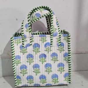 Sac fourre-tout en coton matelassé Veer Handicrafts, motif rayé, fermeture à glissière, style tendance toutes saisons, pour le shopping et les voyages - Product Image 4