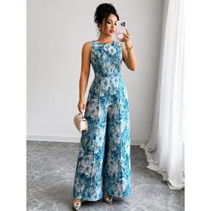 Combinaison à jambes larges à fleurs Serene Garden, fermeture éclair dissimulée au dos pour une finition sans couture. - Product Image 4