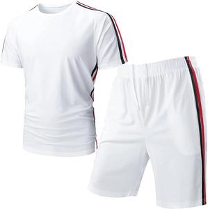 Ensemble deux pièces blanc pour hommes, t-shirt à manches courtes et short à rayures rouges et noires, vêtements de sport décontractés d'été, design personnalisé - Product Image 6