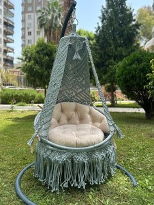 Fauteuil suspendu en macramé bohème fait main - Product Image 2