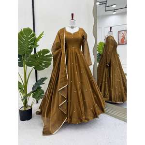 Robe Anarkali XL pour occasions spéciales avec peent et dupatta, design élégant de pent pour les occasions spéciales - Product Image 2