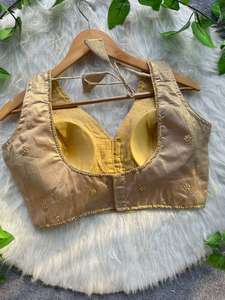 Blusa de seda con perlas y detalles de moti, hecha a mano por diseñadores, completamente cosida, lista para usar, ideal para novias y fiestas. - Product Image 6
