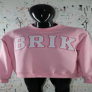 Sudadera BRIK PINK con cuello alto, 100% BLANCA, con apliques bordados, cuello ancho, hilos finos. - Product Image 1