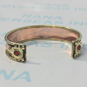 Pulsera de Cobre Om Namah Shivaya Grabada, Brazalete Abierto Ajustable, Accesorio de Muñeca Moderno, Espiritual y Ecológico para Yoga y Meditación - Product Image 6