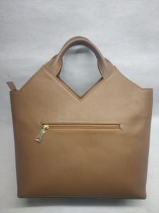 Sac à bandoulière en cuir tressé à la main avec logo personnalisé, le plus tendance, pour femme, sac à main de créateur indien à la mode mondiale avec fermeture éclair en PVC - Product Image 2