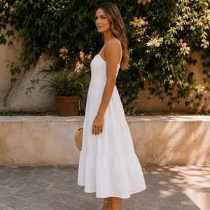 Robe midi blanche à fines bretelles, coupe trapèze, à volants, en coton tissé, décontractée pour l'été - Product Image 3