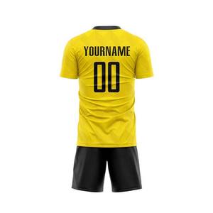 Uniforme de Fútbol de Poliéster - Uniforme de Fútbol Masculino de la Mejor Calidad Hecho en Pakistán, Colores y Logotipos Personalizables, Secado Rápido, Cuello Redondo Elástico - Product Image 3