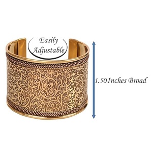 Bracelet manchette ouvert pour femme, motif botanique complexe, en laiton finition antique, bord tressé - Product Image 2