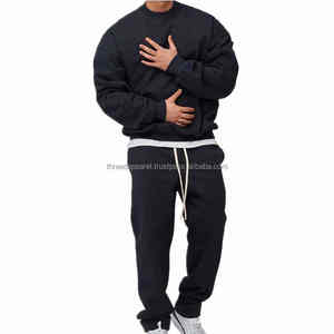 Conjunto de ropa deportiva de gimnasio de dos piezas de alta calidad para hombre, chándal para correr con bolsillo y cuello redondo, transpirable con diseño personalizado para el invierno - Product Image 1