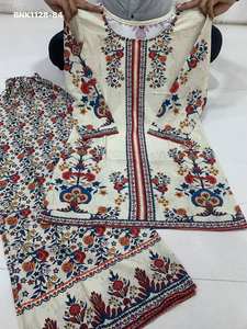 Conjunto de top y pantalón de crepé con estampado digital y pedrería, ideal para fiestas, de proveedor de Surat. - Product Image 5