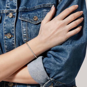 Pulsera de tenis con diamantes de corte redondo y engaste de punta compartida de eternidad completa - Product Image 5