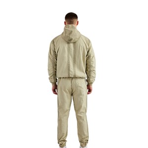 Ensemble coupe-vent et short pour homme en nylon de haute qualité, style streetwear, avec logo personnalisé - Product Image 4