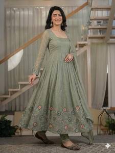 InCotton.M Pantalon Anarkali traditionnel indien pour femmes, en soie Crunchi verte, avec broderie de sequins, style soirée, longueur au sol - Product Image 2