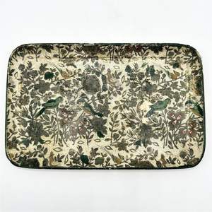 Plateau rectangulaire artisanal en émail, décor floral doré, organiseur de table basse en métal, élégant plateau de service alimentaire - Product Image 2