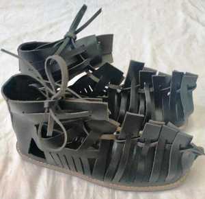 Sandalias Gladiador Romanas de Cuero Genuino Hechas a Mano con Suela de Encaje Griego Artesanal, Cómodas, Duraderas, Ligeras y Resistentes al Aire Libre - Product Image 4