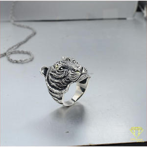 Anillo de Lujo de Plata 925 con Cabeza de Animal y Diamante Cultivado en Laboratorio, Diseño Grabado Detallado, Joyería de Moda Premium para Venta al por Mayor - Product Image 2