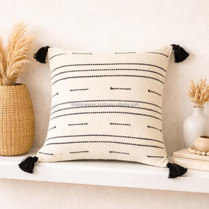 Funda de Almohada Blanca Bohemia 100% Algodón Tejida a Mano con Diseño Zigzag, Fundas de Almohadas Marroquíes Estilo Boho Chic con Borlas Negras, Venta al Por Mayor - Product Image 2