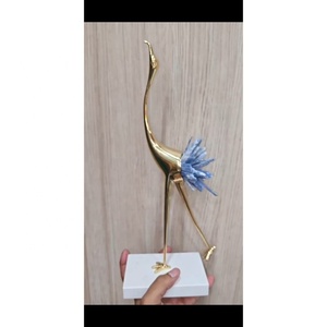 Sculptures de flamants roses en pierre de cristal naturelle de haute qualité, objet décoratif pour le bureau, décoration intérieure, sculptures d'oiseaux flamants roses - Product Image 3