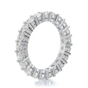 Bague de fiançailles classique de luxe plaquée or 18 carats avec diamants de laboratoire et pierres brillantes à taille brillante continue serties pavé - Product Image 5