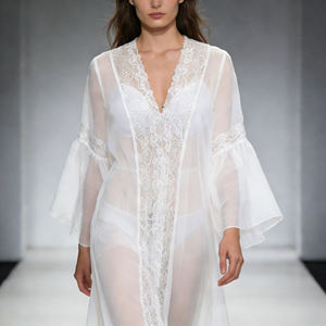 Vente flash sur Temu : Robe de mariée longue blanche de luxe pour femme, manches cloche, détails en dentelle, devant ouvert, pour mariage et occasions spéciales - Product Image 5