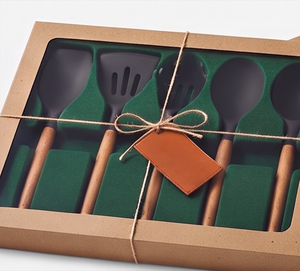 Ensemble d'ustensiles de cuisine en silicone noir mat avec manche en bois, 5 pièces, design minimaliste, passe au lave-vaisselle, pour usage hôtelier et événements - Product Image 3
