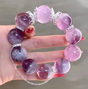 Artistic Vintage Women's Resin Charm <b>Bracelet</b> with Unique Decorative Appeal Fashion Jewelry for Party and Gifting - Product Image 2