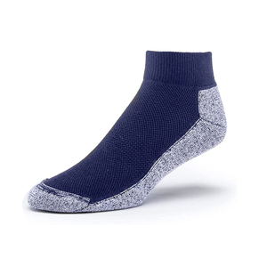 Chaussettes de sport fines et tendance pour jeunes, de qualité supérieure, en nylon respirant, avec grip pour la course, logo personnalisé, unisexe - Product Image 1