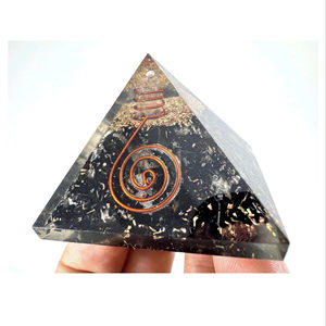 Pirámide de Cristal de Turmalina Negra Única con Selenita y Bobina Curativa, Protección Natural Contra Campos Electromagnéticos para Decoración del Hogar u Oficina - Product Image 1